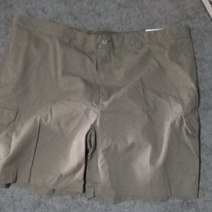 Continuous comfort green cargo shorts. NWT, size 50.
